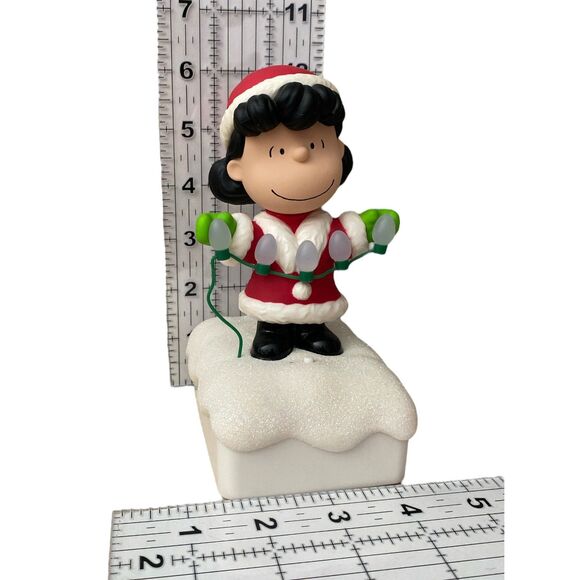 Hallmark 2015 Lucy Peanuts Light Show Christmas Figurine | Wireless Music Lights - Picture 4 of 10